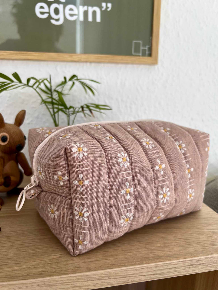 Daisy forage makeup bag