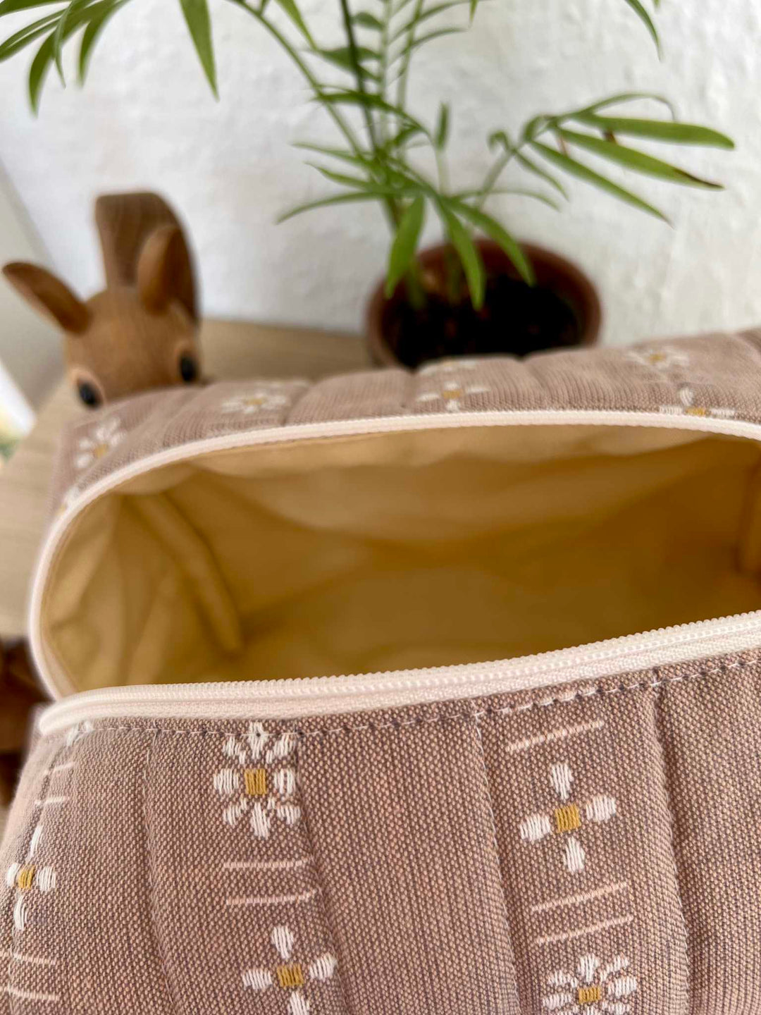 Daisy forage makeup bag